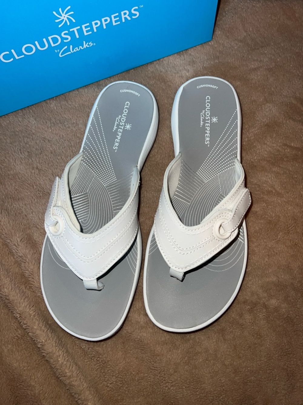 Clark’s Breeze Reyna Thong Sandal in White - Picture 2 of 6